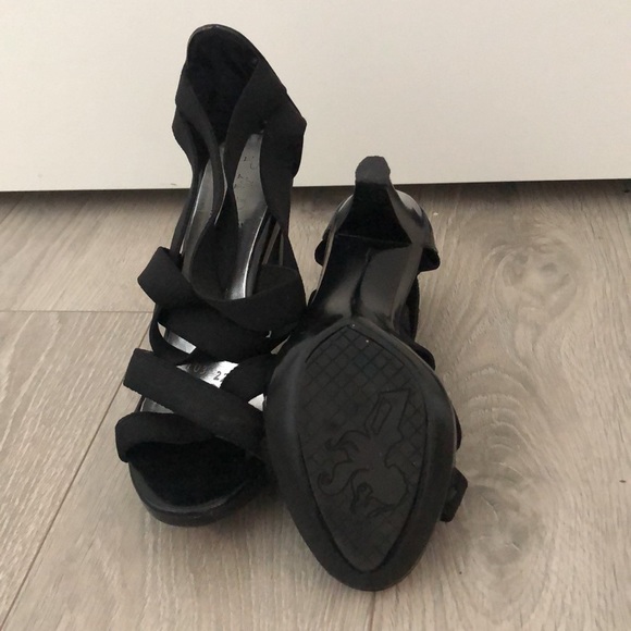 Black laced stilettos - Picture 4 of 4